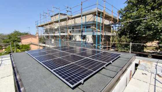Impianto fotovoltaico da 5,07 kW con accumulo, batterie e caricabatterie auto